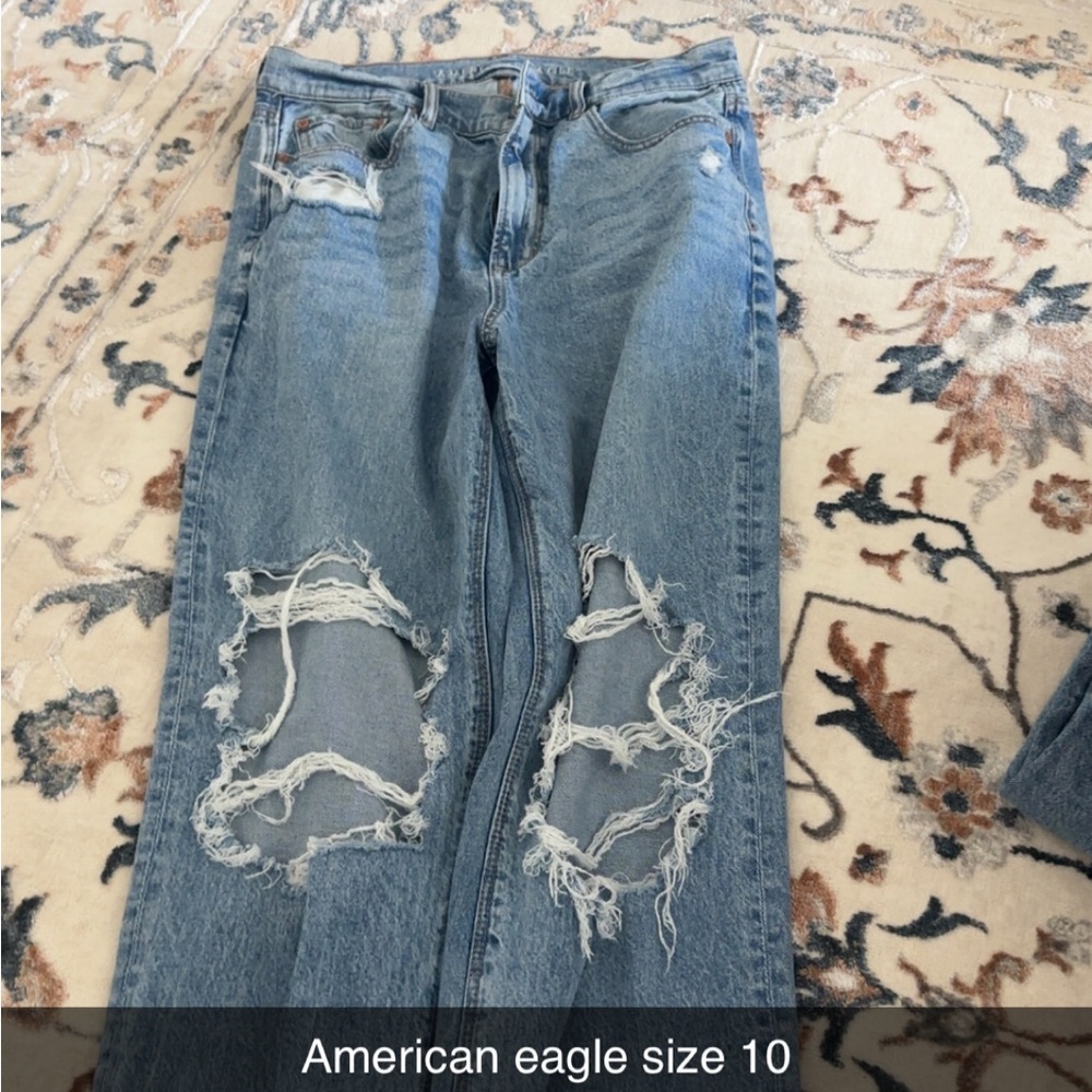 American Eagle Distressed Blue Jeans